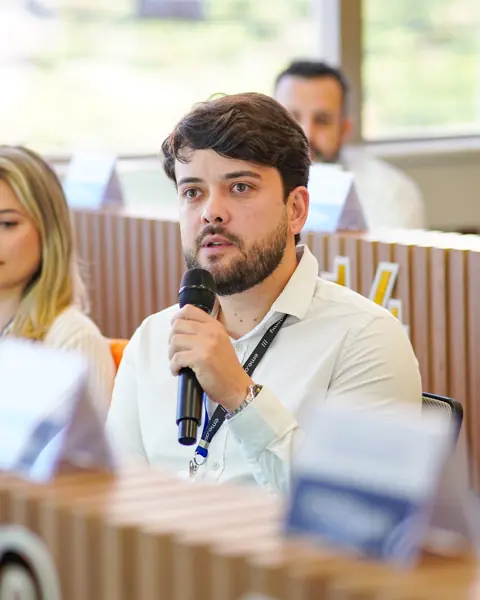 Registro 7 de uma aula e encontro entre profissionais na EME Academy